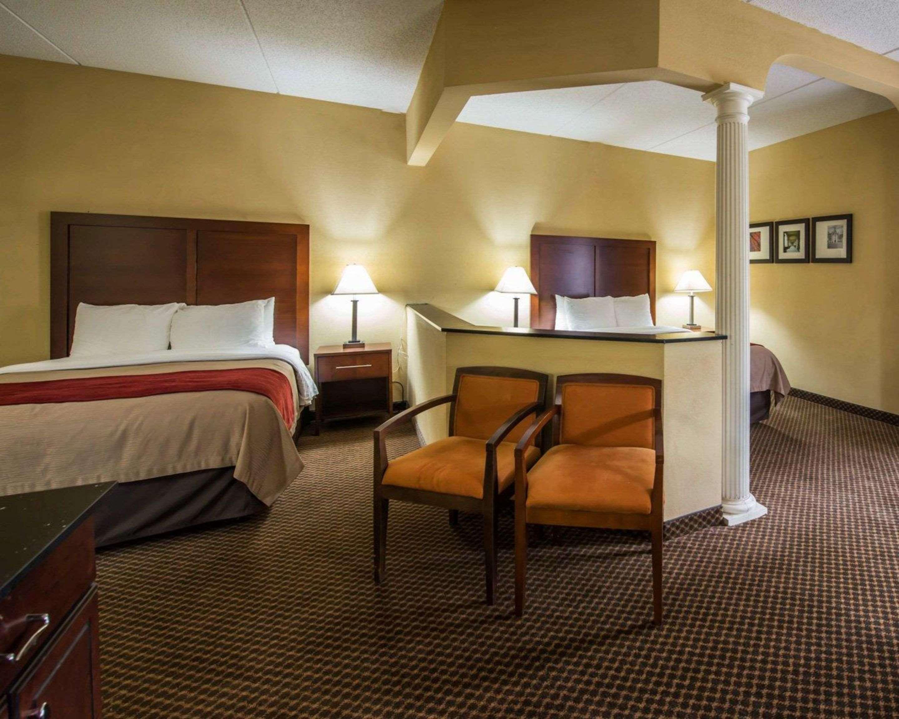 Comfort Inn & Suites Моргантън Екстериор снимка