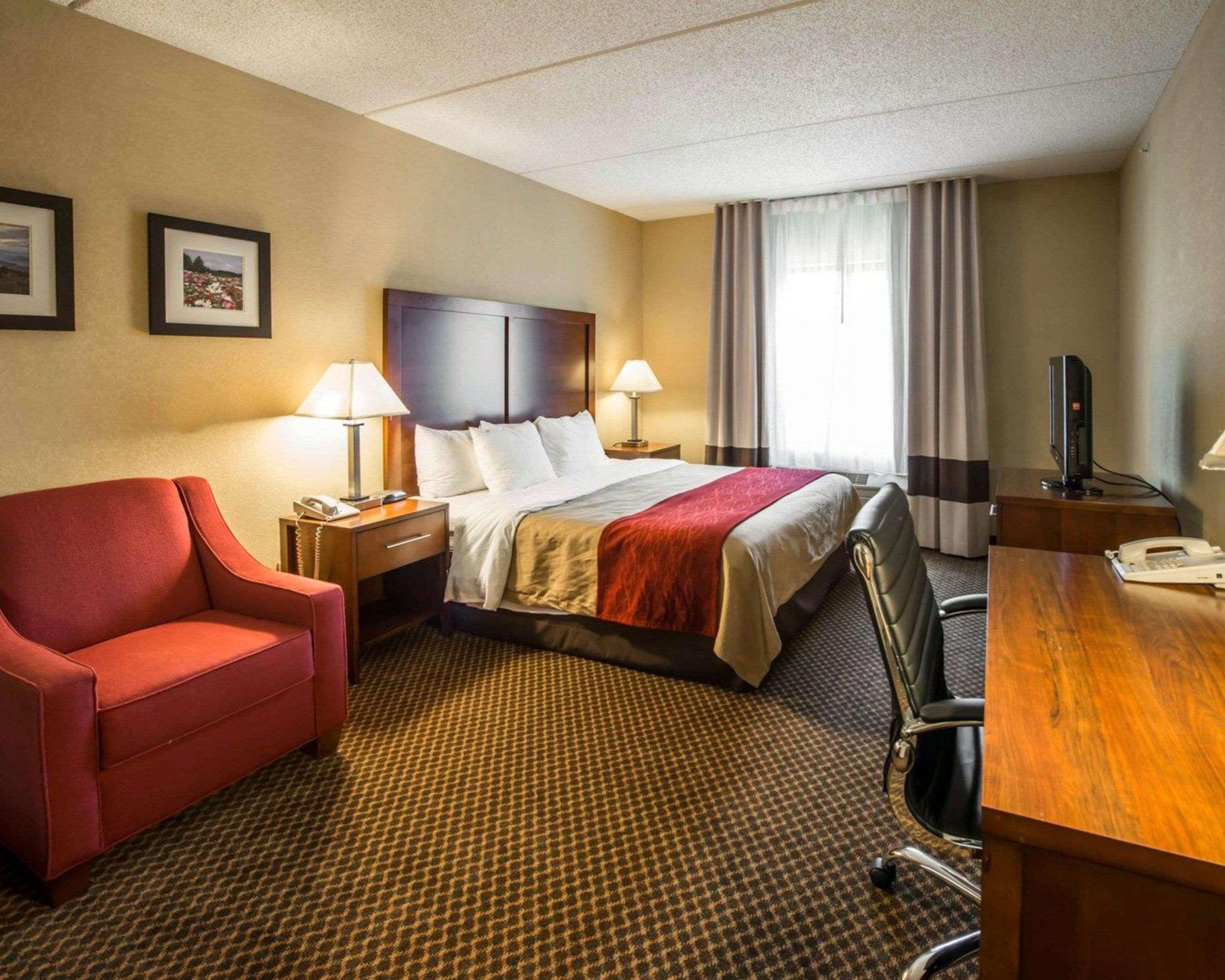 Comfort Inn & Suites Моргантън Екстериор снимка