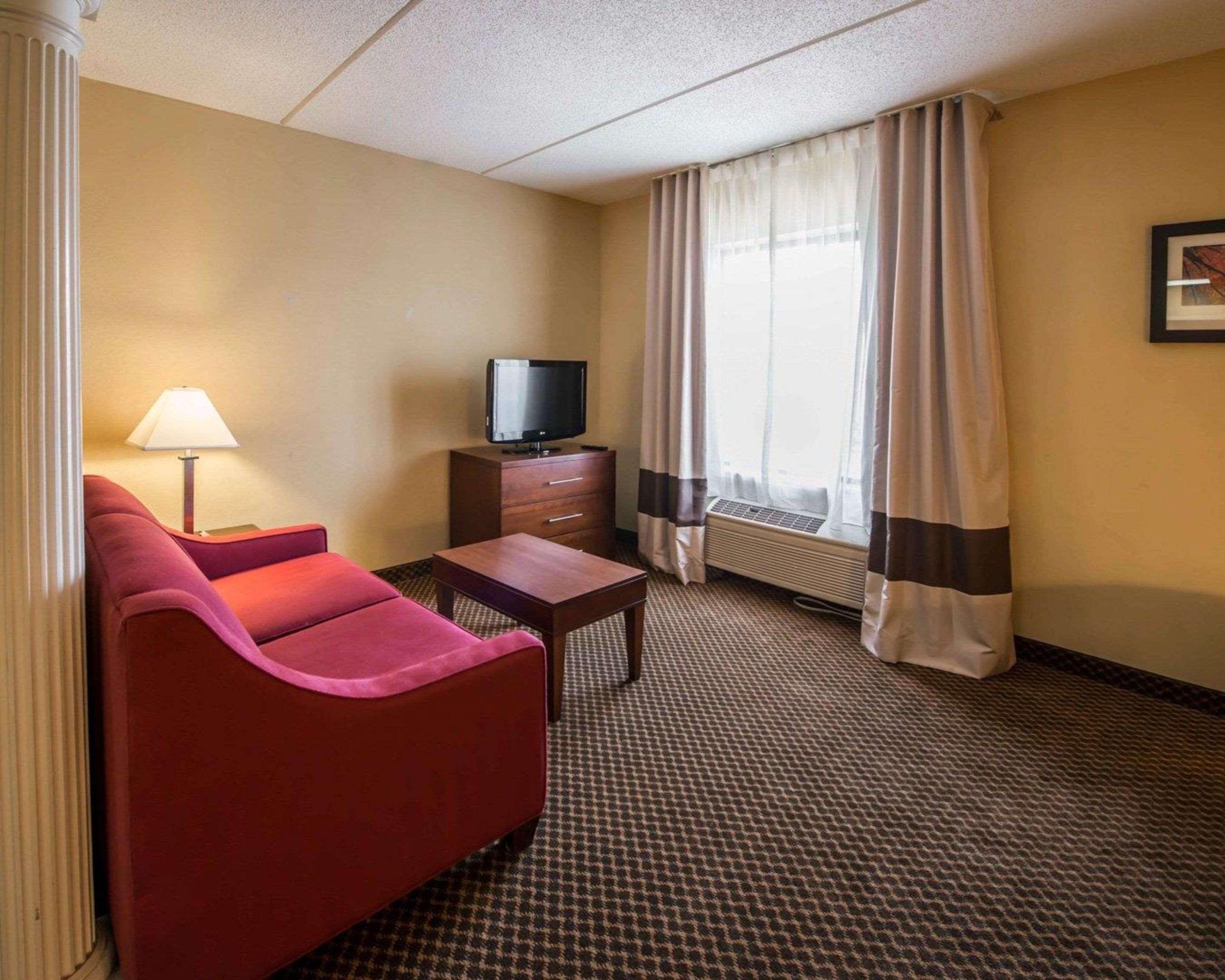 Comfort Inn & Suites Моргантън Екстериор снимка