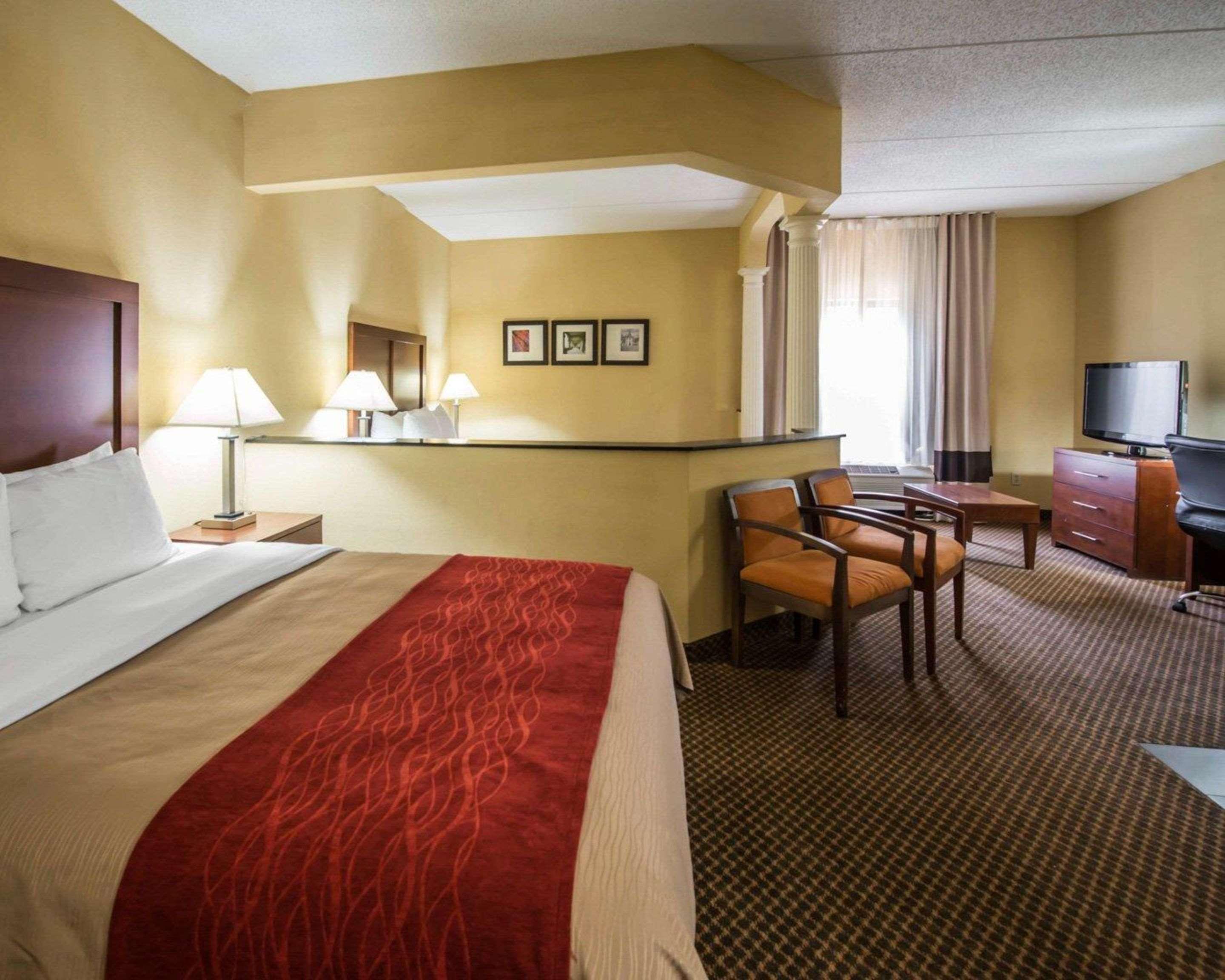 Comfort Inn & Suites Моргантън Екстериор снимка