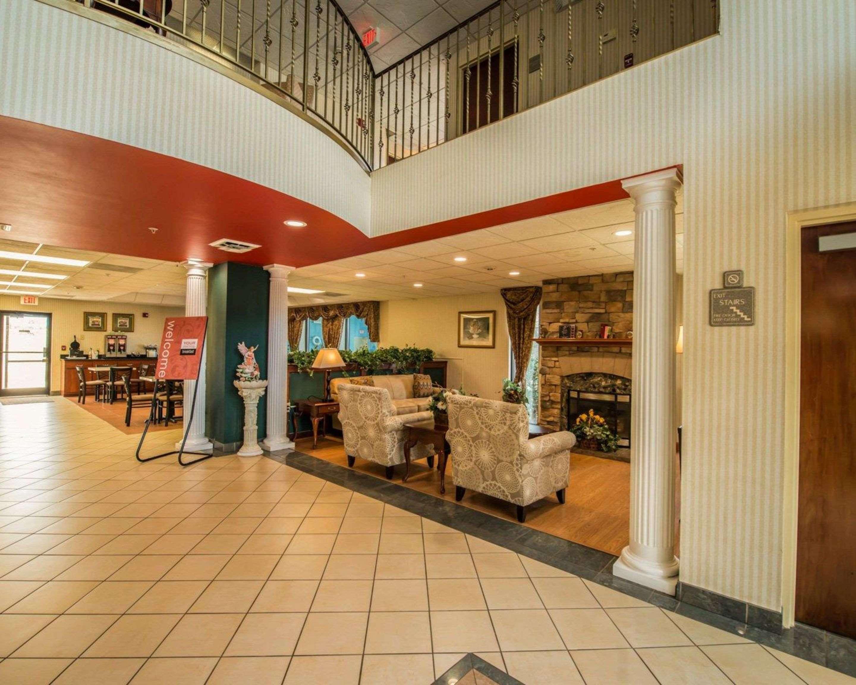 Comfort Inn & Suites Моргантън Екстериор снимка