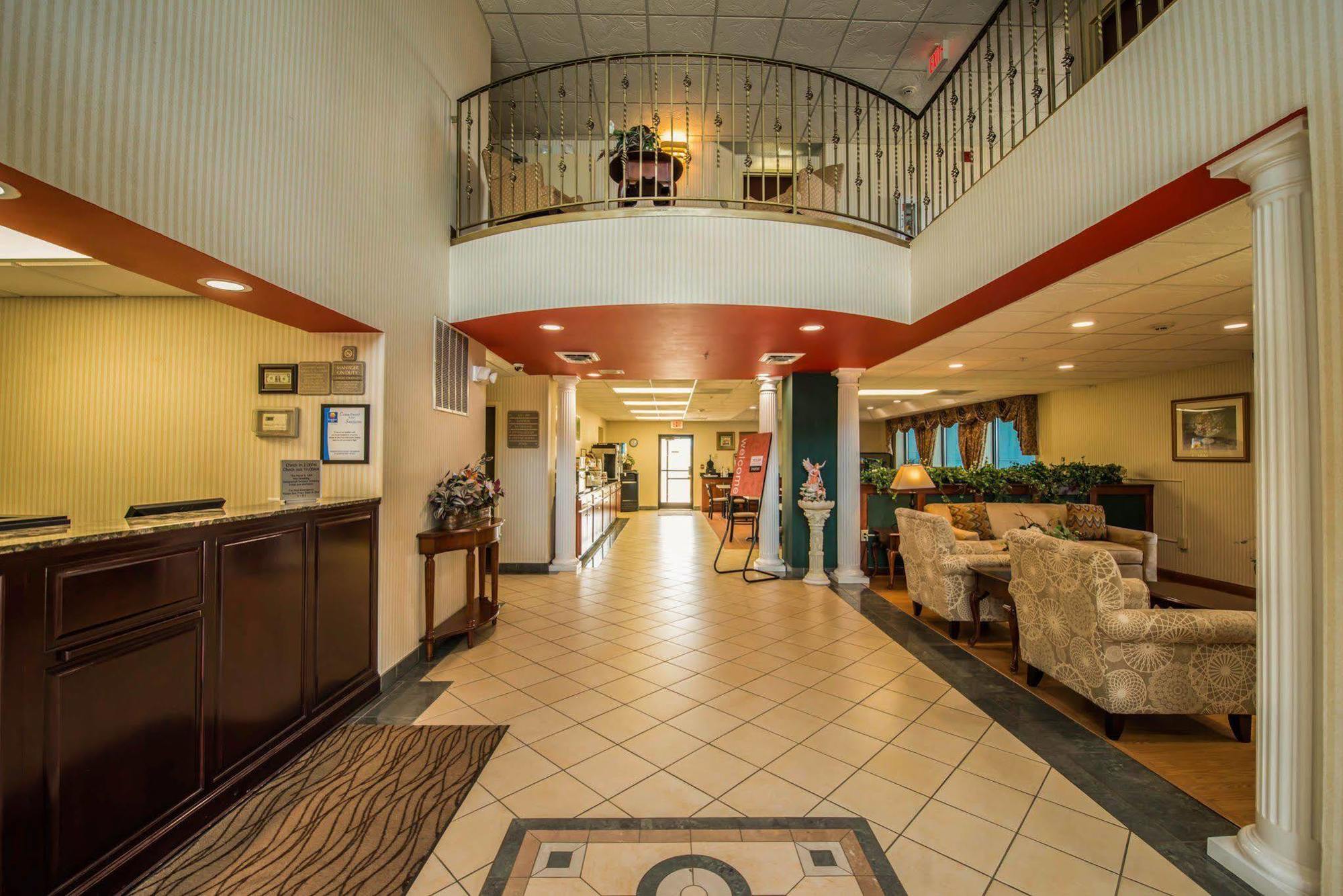 Comfort Inn & Suites Моргантън Екстериор снимка