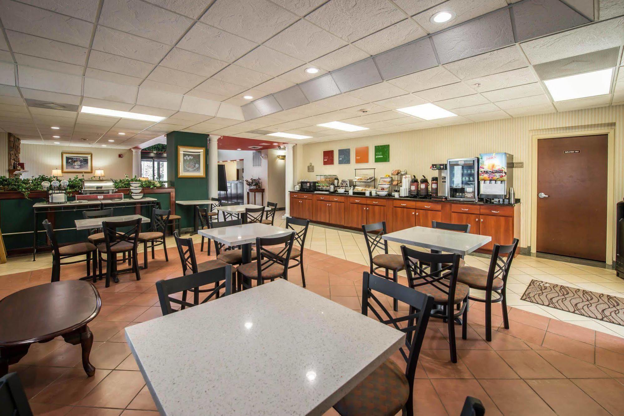 Comfort Inn & Suites Моргантън Екстериор снимка